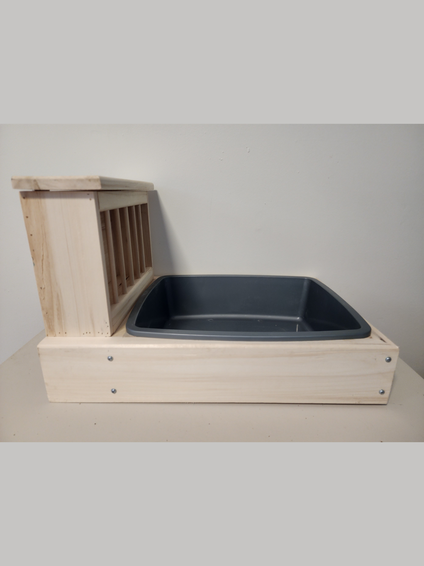 Hay Feeder with Litter Box - Model 2